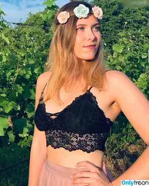 JustBecci / beccisplayground / ilovebitterlife nude photo #0022