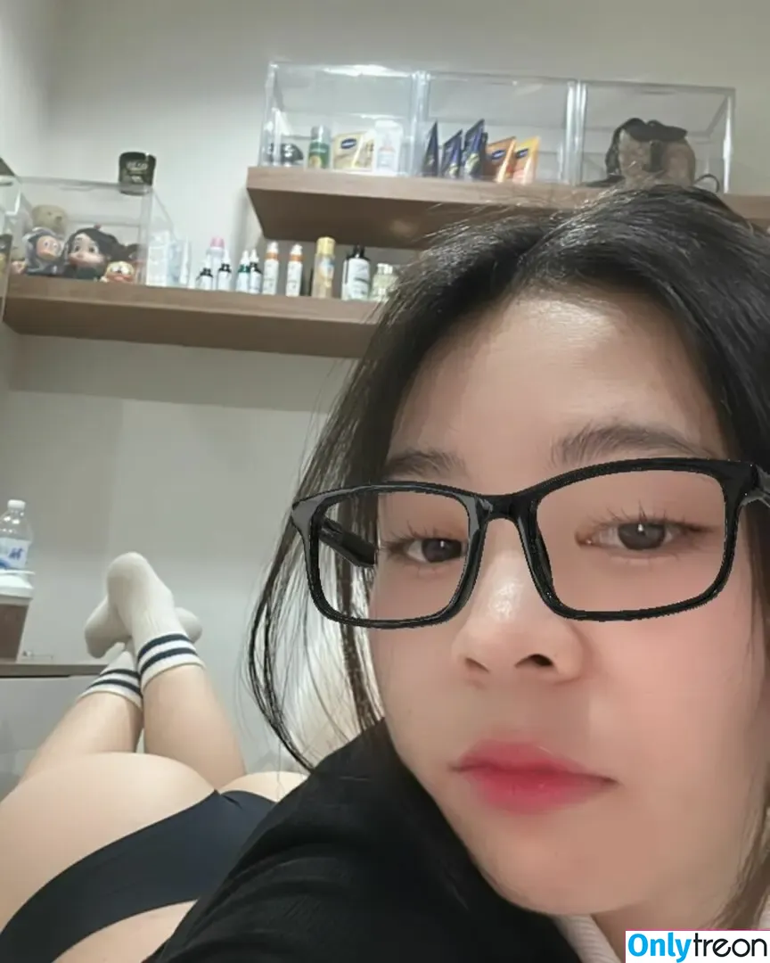 Jutarat_99s nude photo #0015 (Beam_99s)