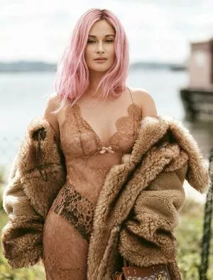 Kacey Musgraves / heavenlyyhazel / spaceykacey nude photo #0053