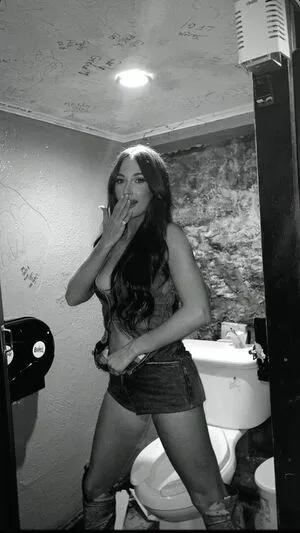 Kacey Musgraves / heavenlyyhazel / spaceykacey nude photo #0088