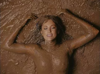 Kacey Musgraves / heavenlyyhazel / spaceykacey nude photo #0242