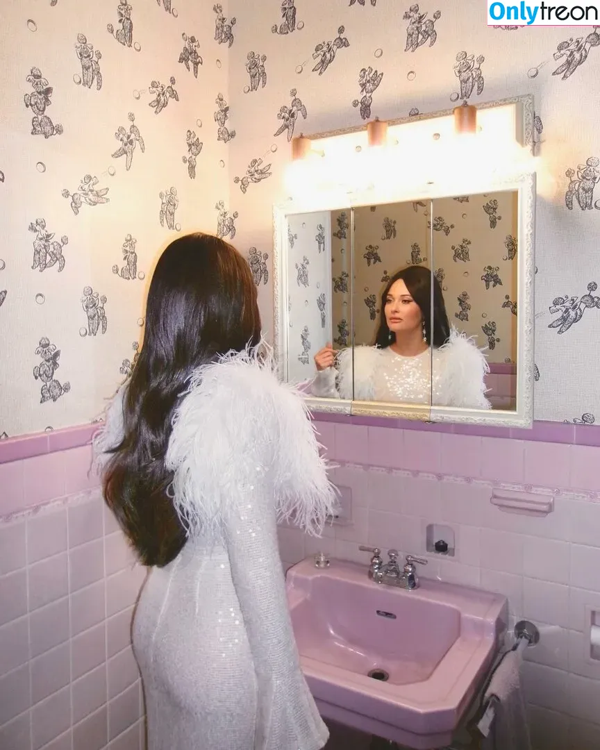 Kacey Musgraves nude photo #0017 (spaceykacey)