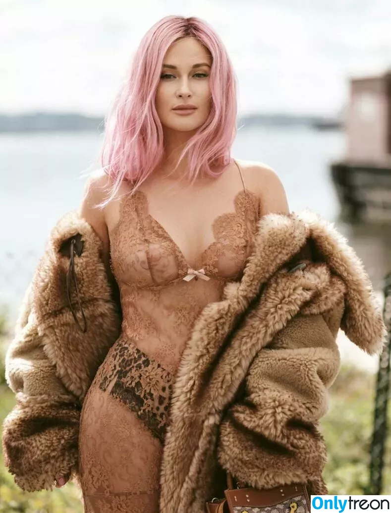 Kacey Musgraves nude photo #0053 (heavenlyyhazel / spaceykacey)