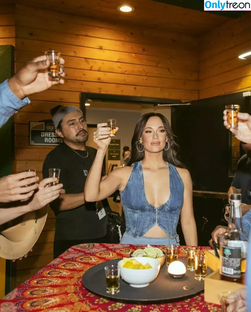 Kacey Musgraves nude photo #0134 (heavenlyyhazel / spaceykacey)
