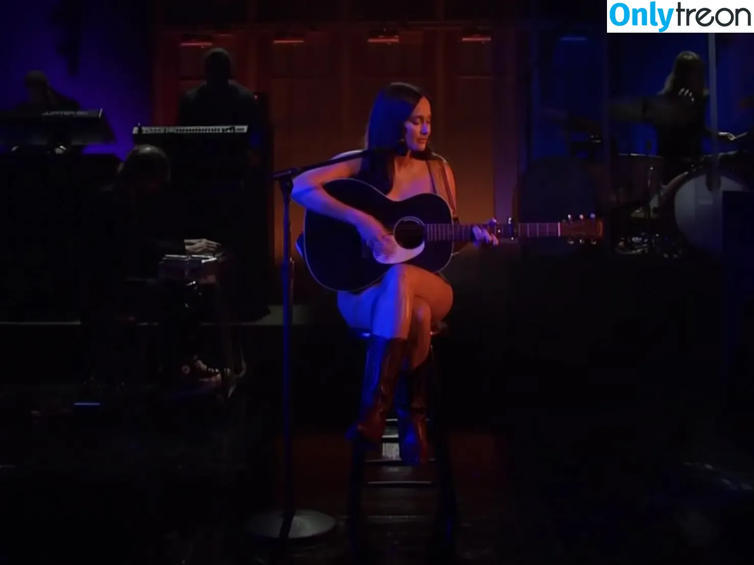 Kacey Musgraves nude photo #0288 (heavenlyyhazel / spaceykacey)
