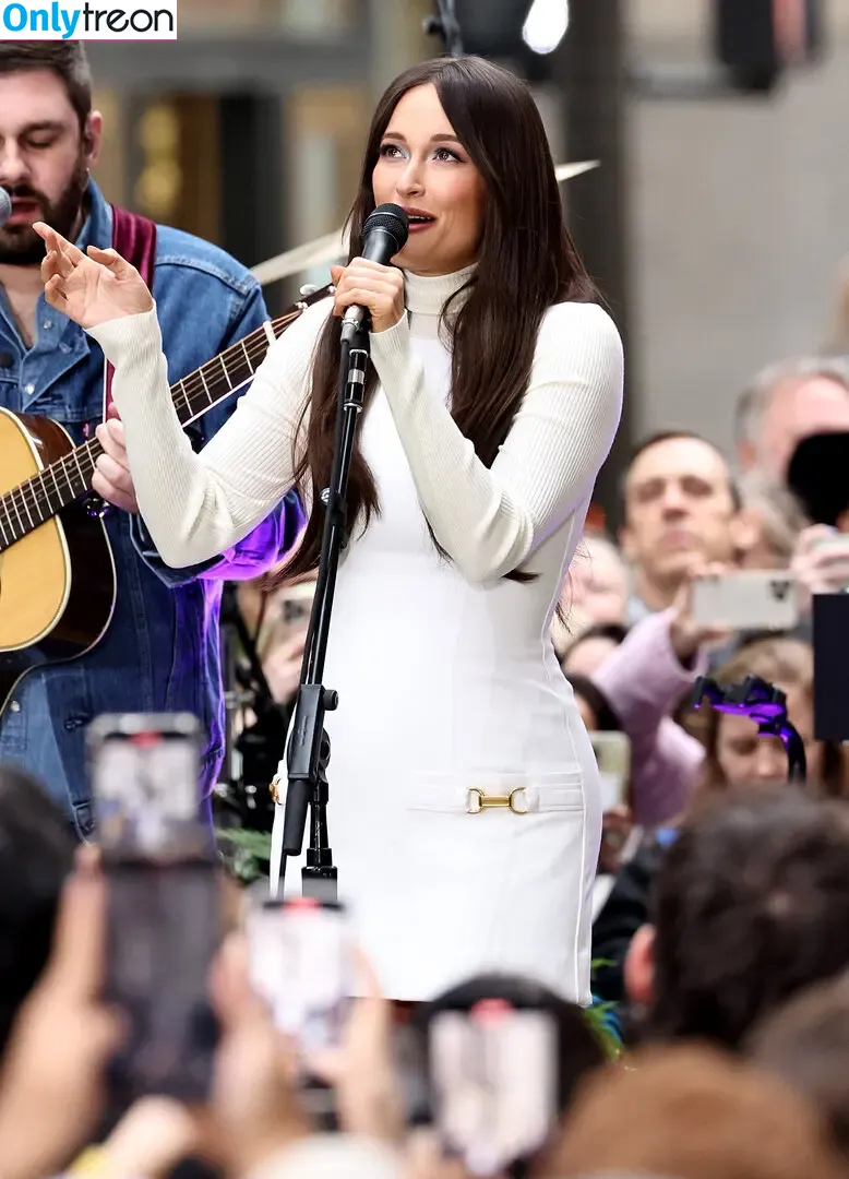 Kacey Musgraves nude photo #0293 (heavenlyyhazel / spaceykacey)