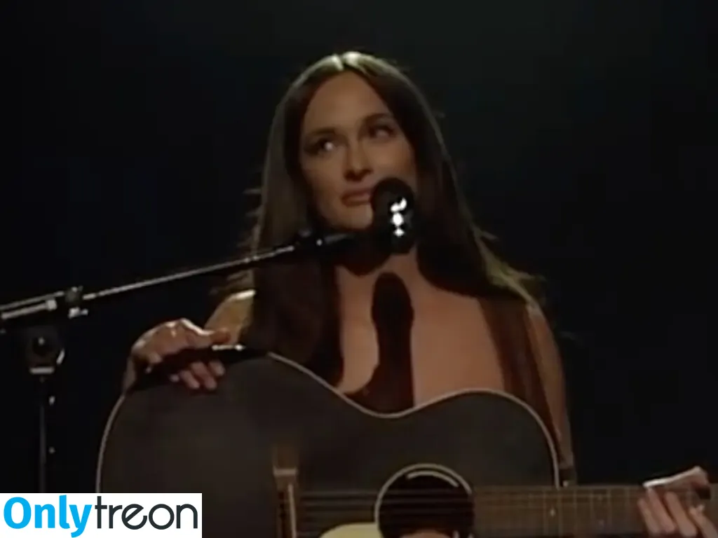 Kacey Musgraves nude photo #0295 (heavenlyyhazel / spaceykacey)
