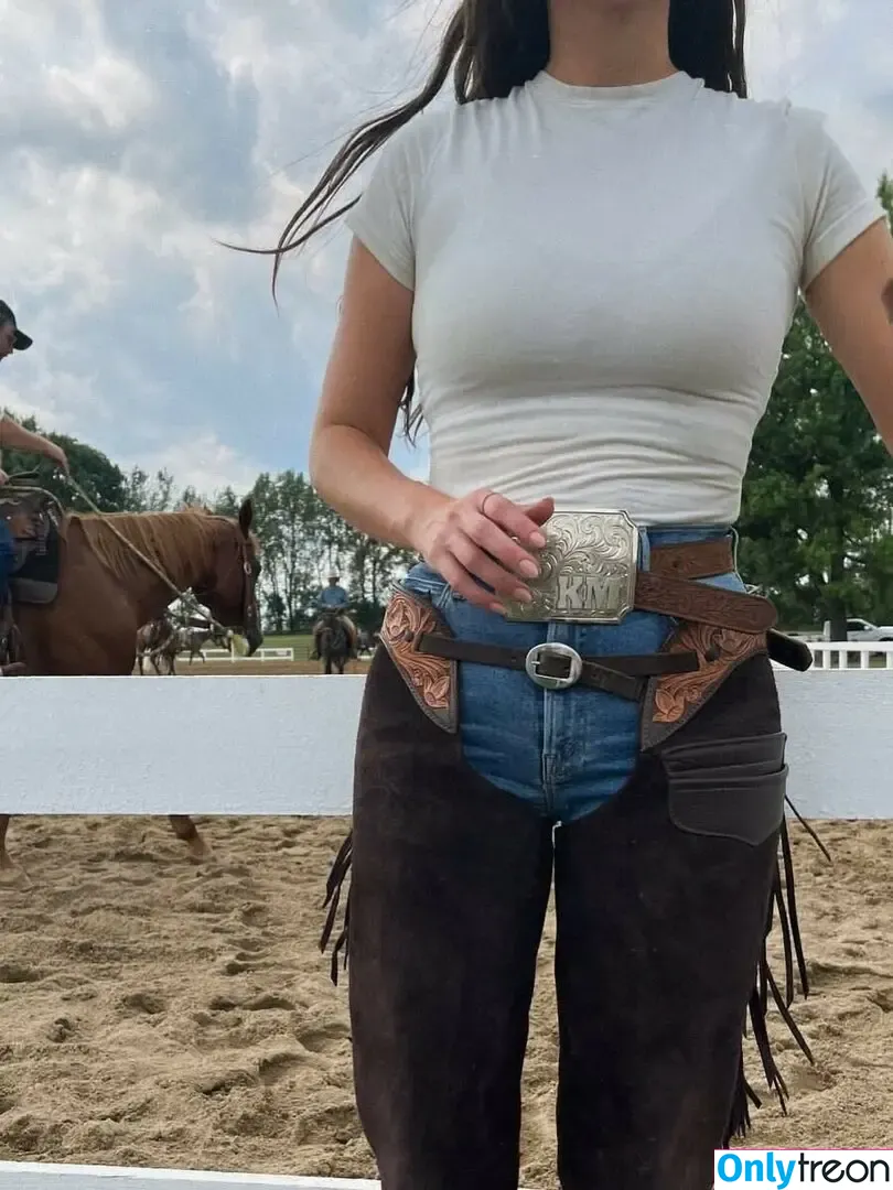 Kacey Musgraves nude photo #0369 (heavenlyyhazel / spaceykacey)