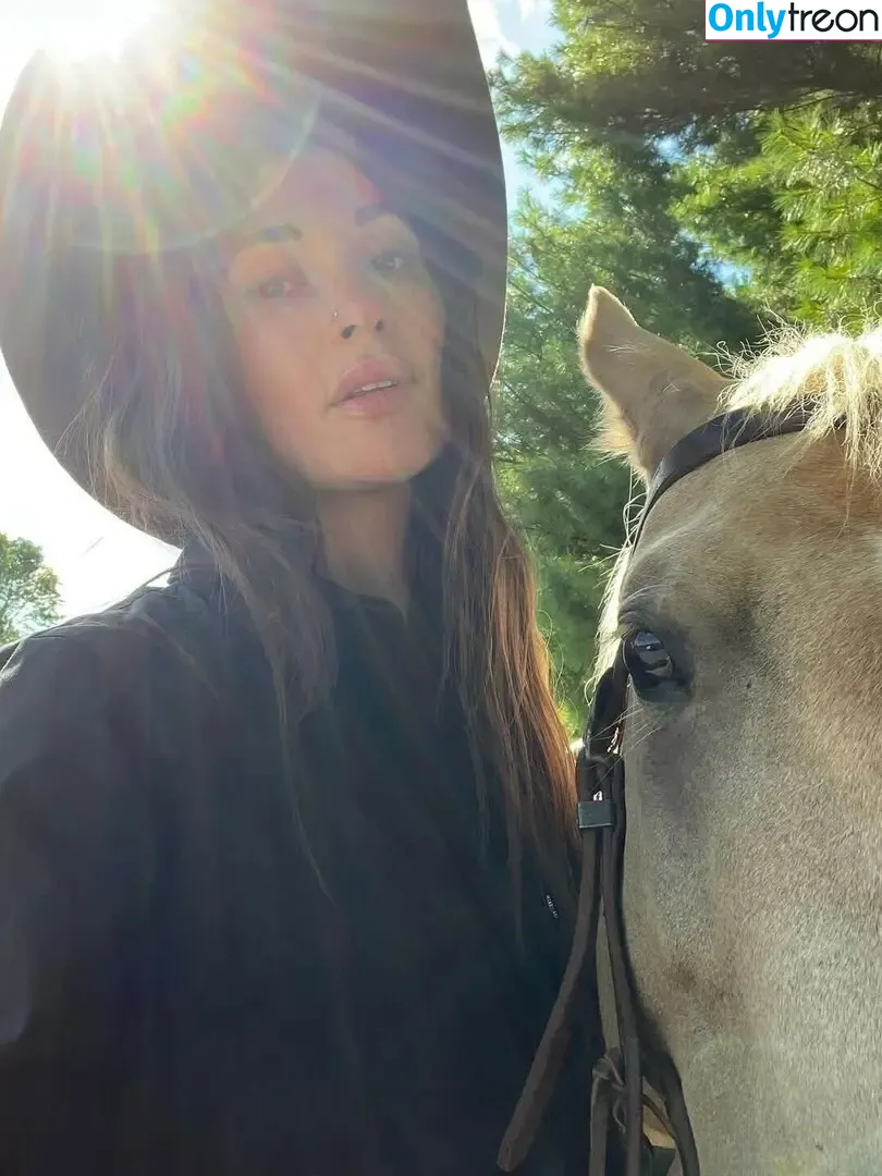 Kacey Musgraves голая photo #0374 (heavenlyyhazel / spaceykacey)