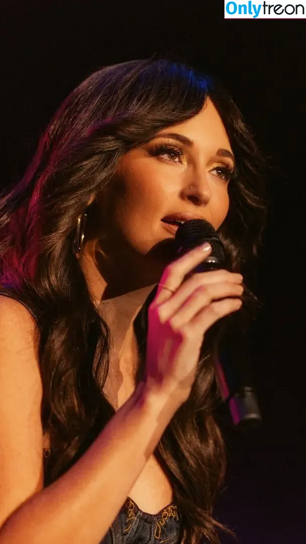 Kacey Musgraves nude photo #0384 (heavenlyyhazel / spaceykacey)