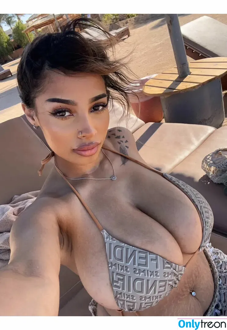 Kadelle Samuals nude photo #0009 (Kadellesamuals_)