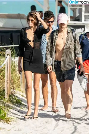 Kaia Gerber / KaiaGerber фото голая #0749