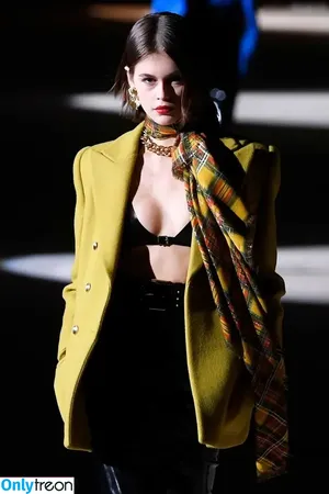 Kaia Gerber / KaiaGerber фото голая #0759