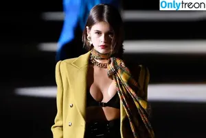 Kaia Gerber / KaiaGerber фото голая #0765