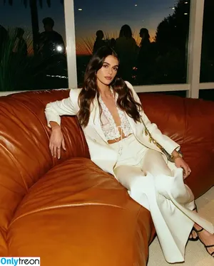 Kaia Gerber / KaiaGerber фото голая #0982