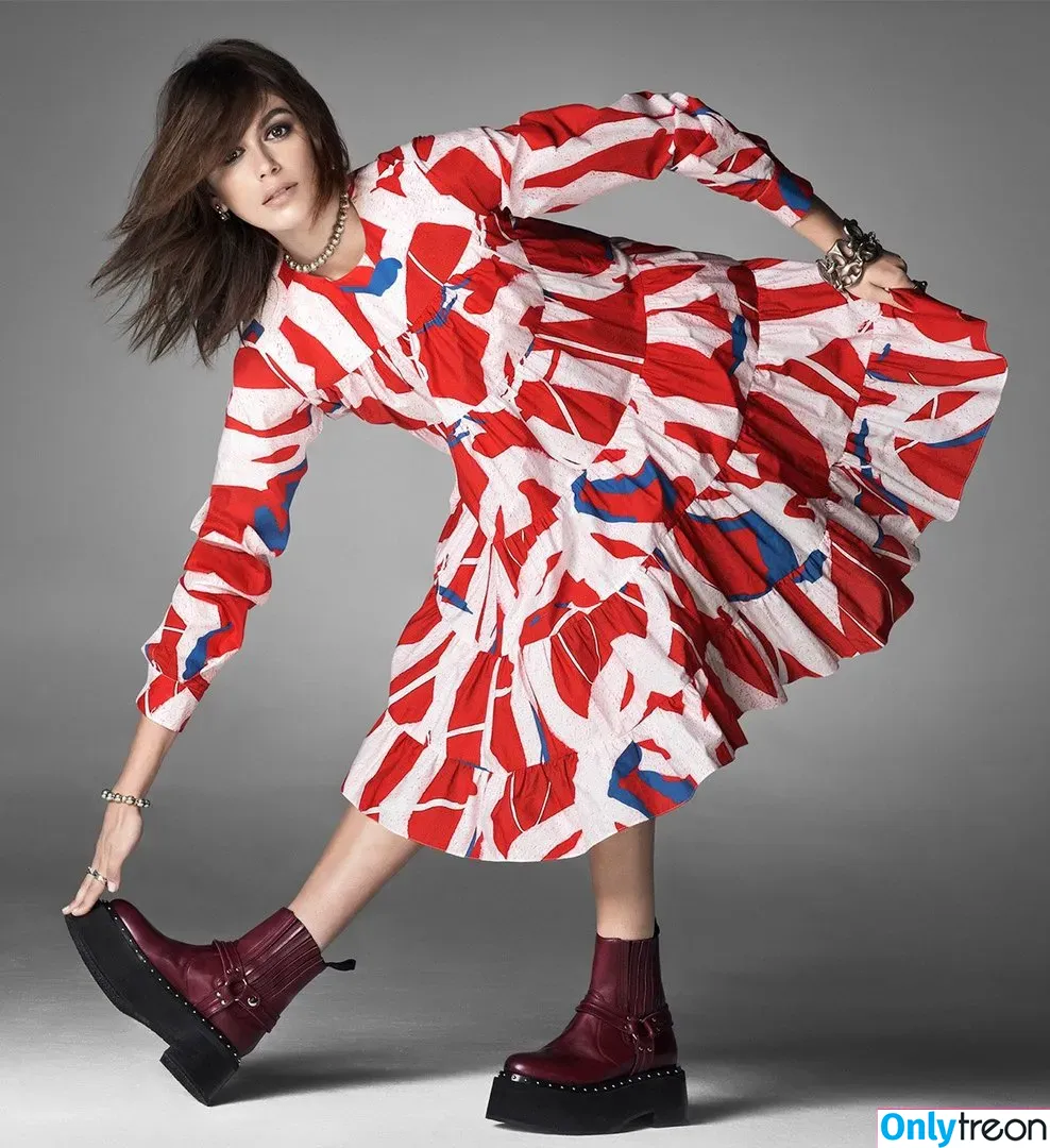 Kaia Gerber голая photo #0001 (KaiaGerber)