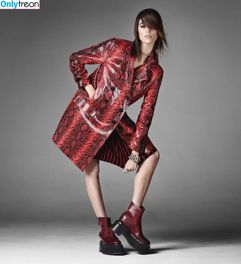 Kaia Gerber голая photo #0002 (KaiaGerber)
