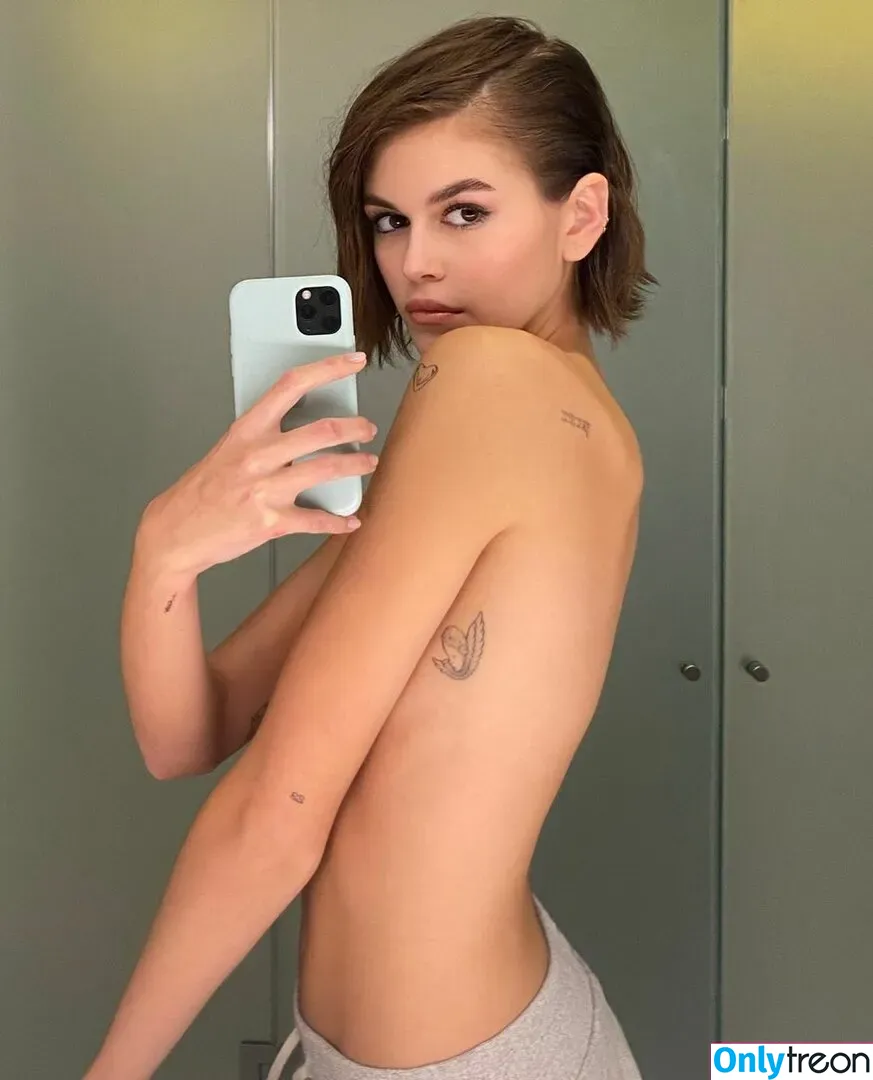 Kaia Gerber голая photo #0018 (KaiaGerber)