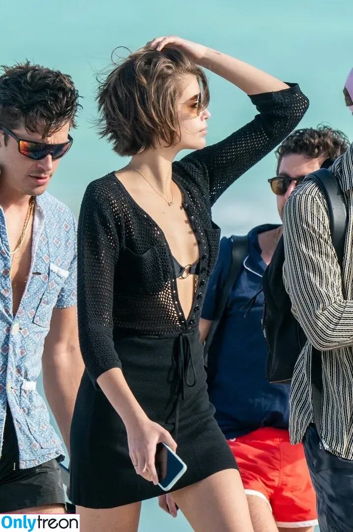 Kaia Gerber голая photo #0026 (KaiaGerber)