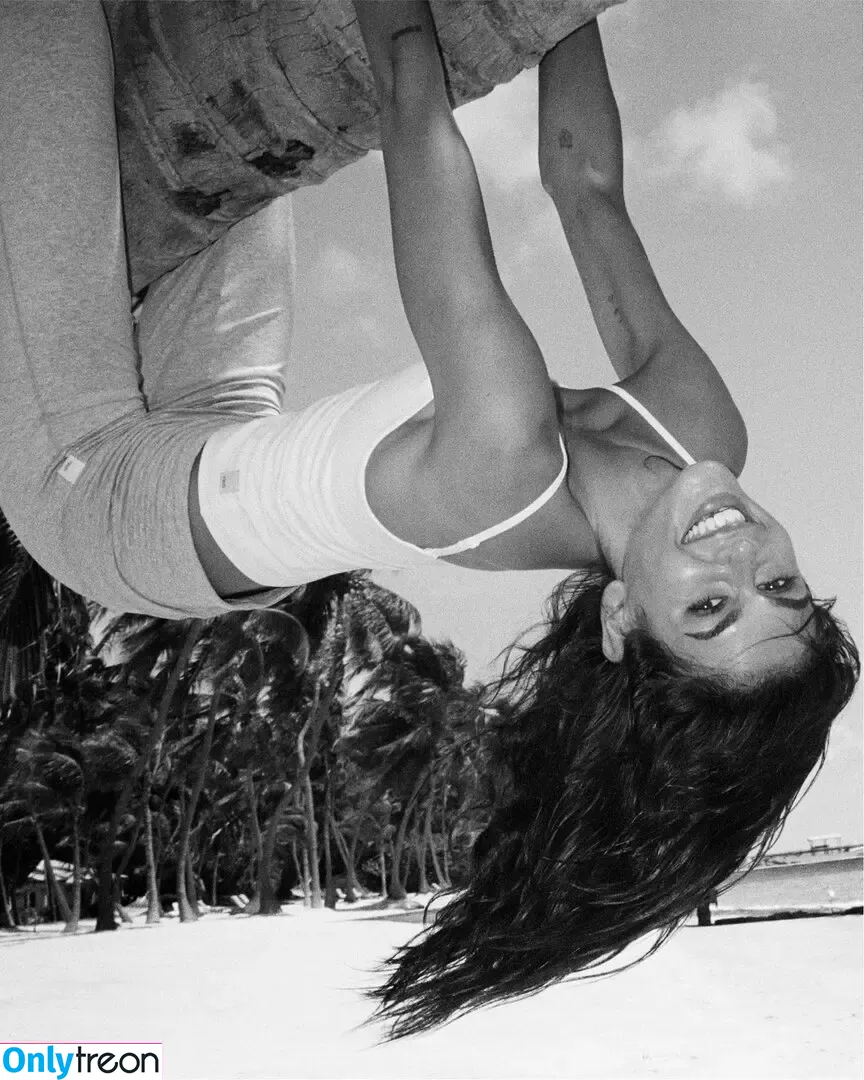 Kaia Gerber nude photo #1021 (KaiaGerber)