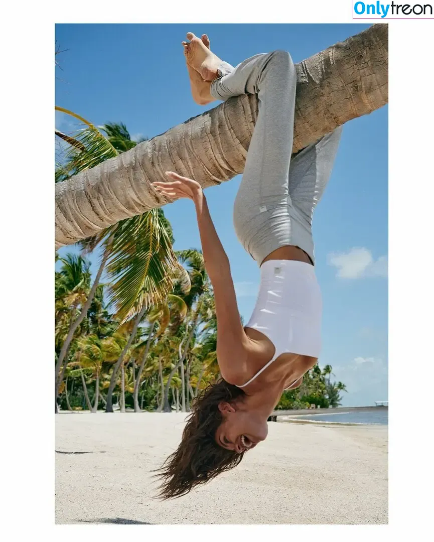 Kaia Gerber nude photo #1022 (KaiaGerber)