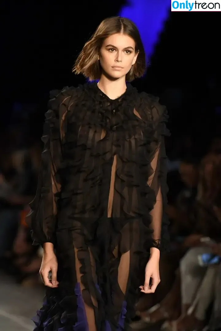 Kaia Gerber голая photo #1033 (KaiaGerber)