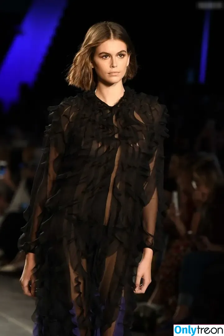 Kaia Gerber голая photo #1038 (KaiaGerber)