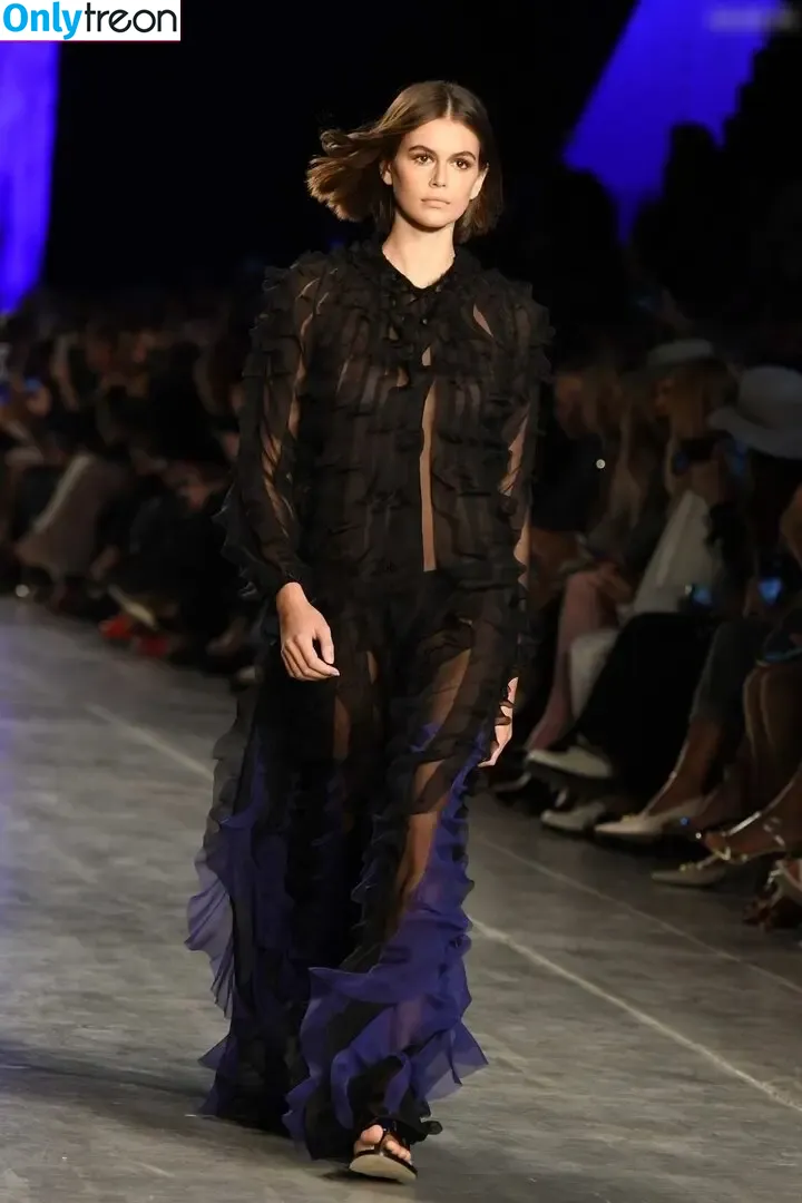 Kaia Gerber голая photo #1040 (KaiaGerber)