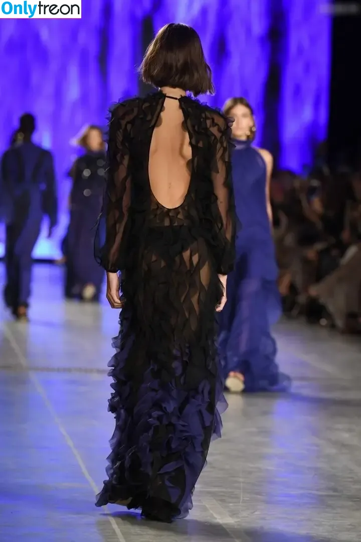 Kaia Gerber голая photo #1045 (KaiaGerber)