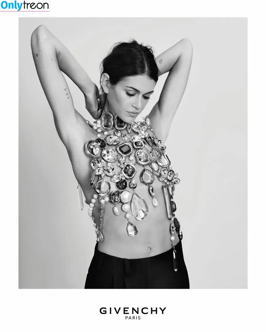 Kaia Gerber nude photo #1118 (KaiaGerber)