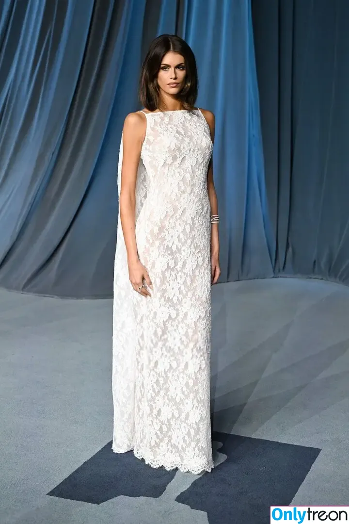 Kaia Gerber голая photo #1149 (KaiaGerber)