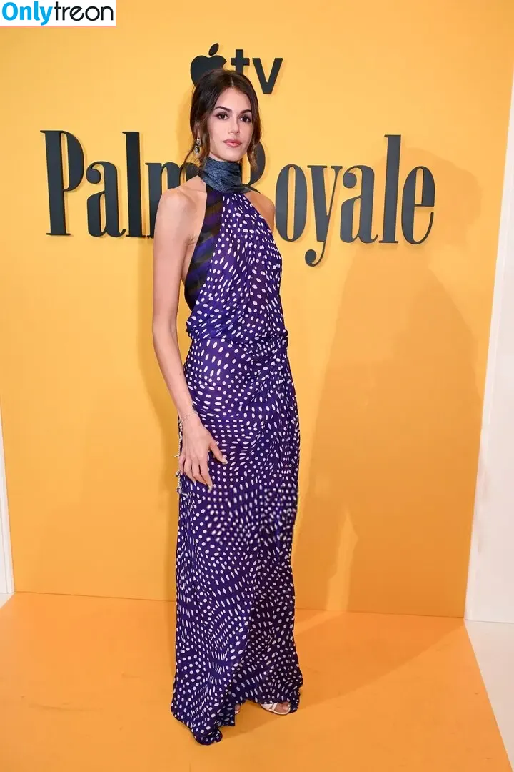 Kaia Gerber голая photo #1157 (KaiaGerber)