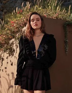 Kaitlyn Dever / kaitlyndever фото голая #0231