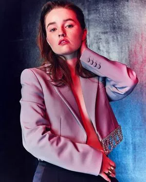 Kaitlyn Dever / KaitlynDever фото голая #0380