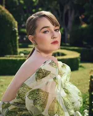 Kaitlyn Dever / KaitlynDever фото голая #0389
