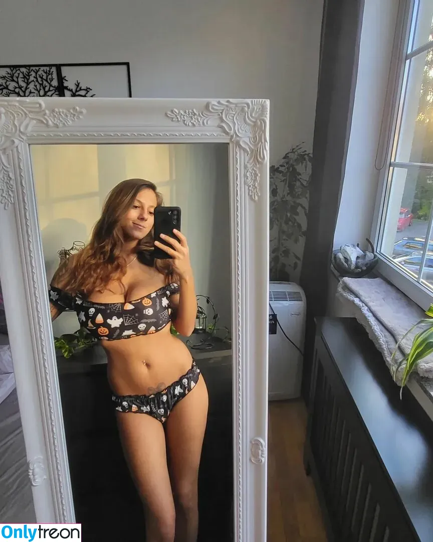 KaitySun nude photo #0032 (kaity_sun / kaitysunn)