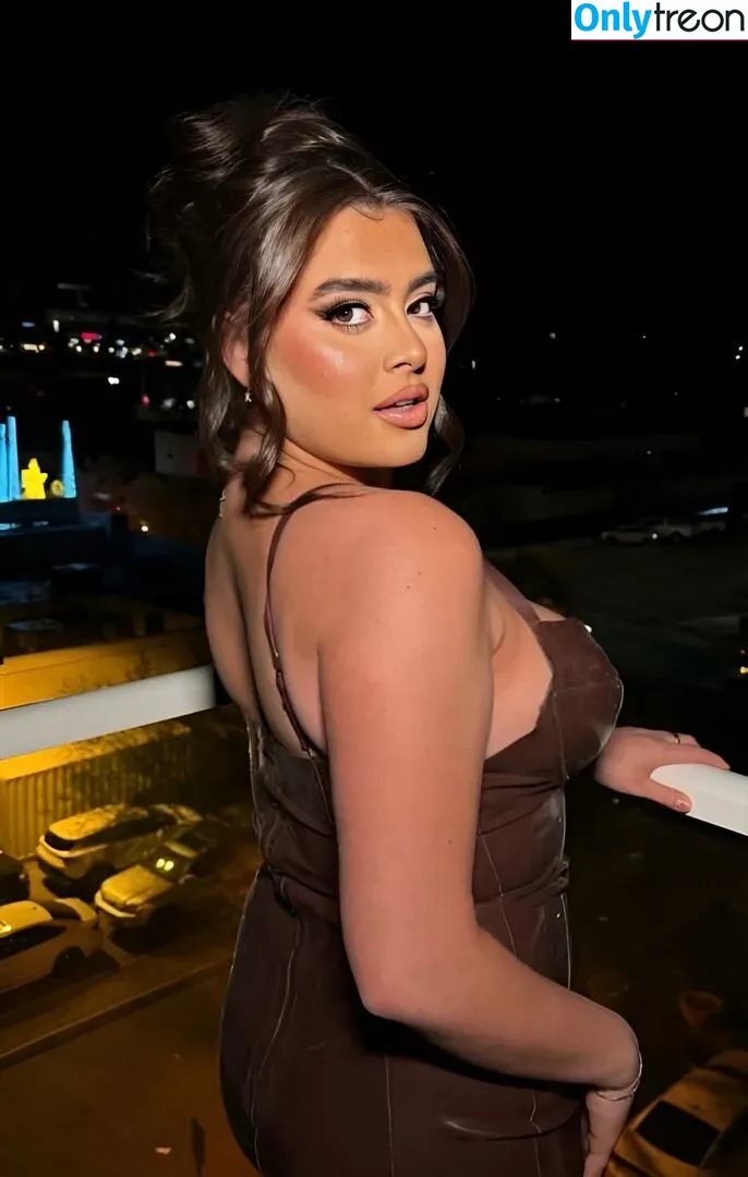 Kalani Hilliker голая photo #0374 (kalanihilliker)