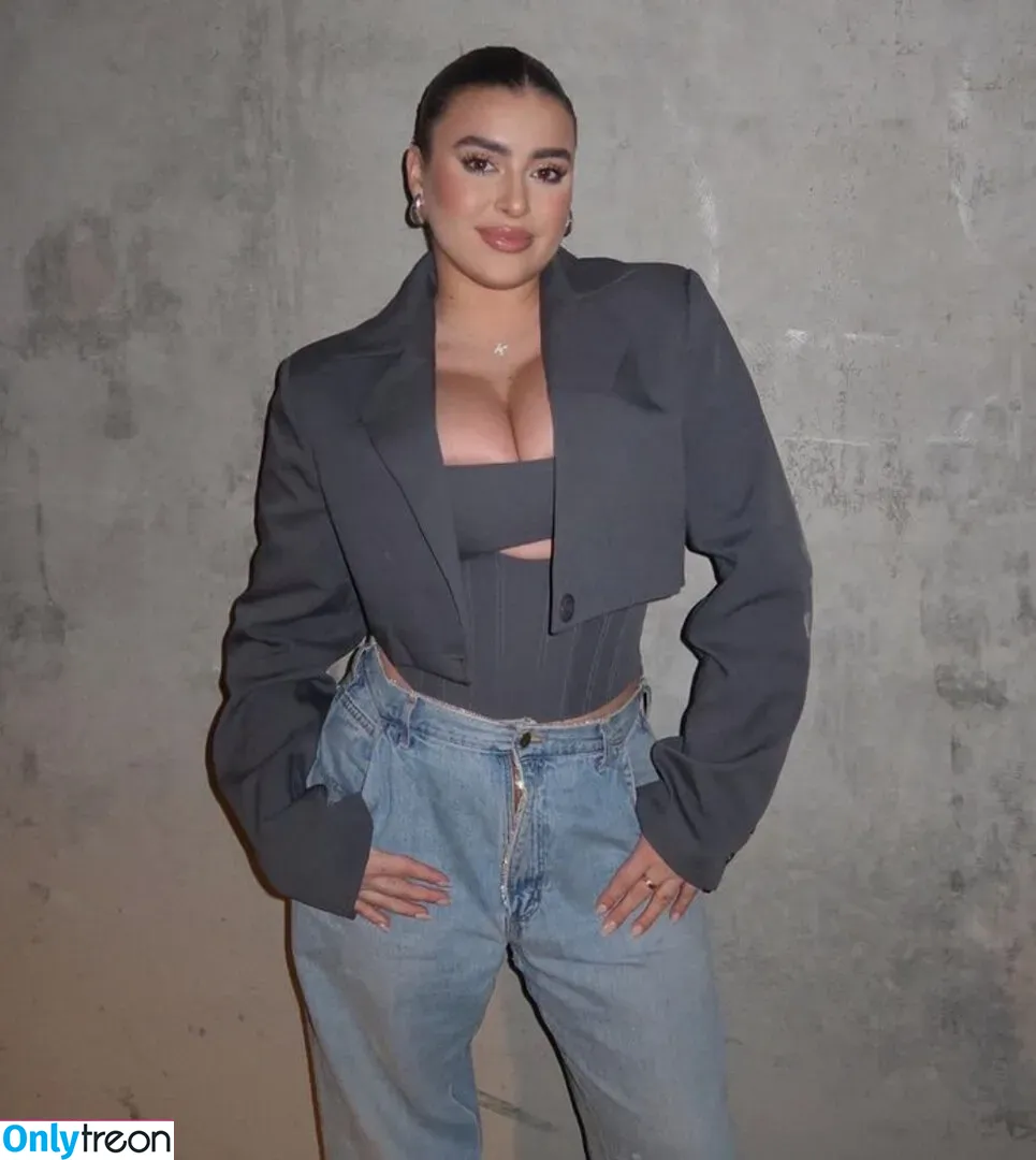 Kalani Hilliker голая photo #0378 (kalanihilliker)