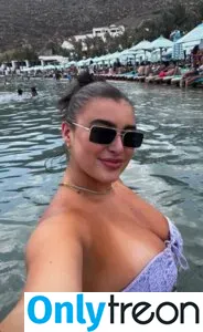 Kalani Hilliker голая photo #0395 (kalanihilliker)