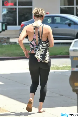 Kaley Cuoco / kaleycuoco фото голая #0679