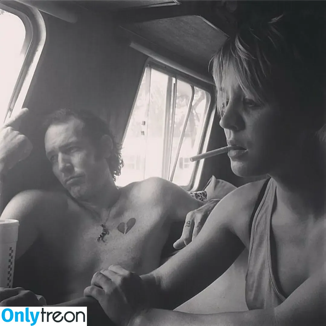 Kaley Cuoco голая photo #0604 (kaleycuoco)