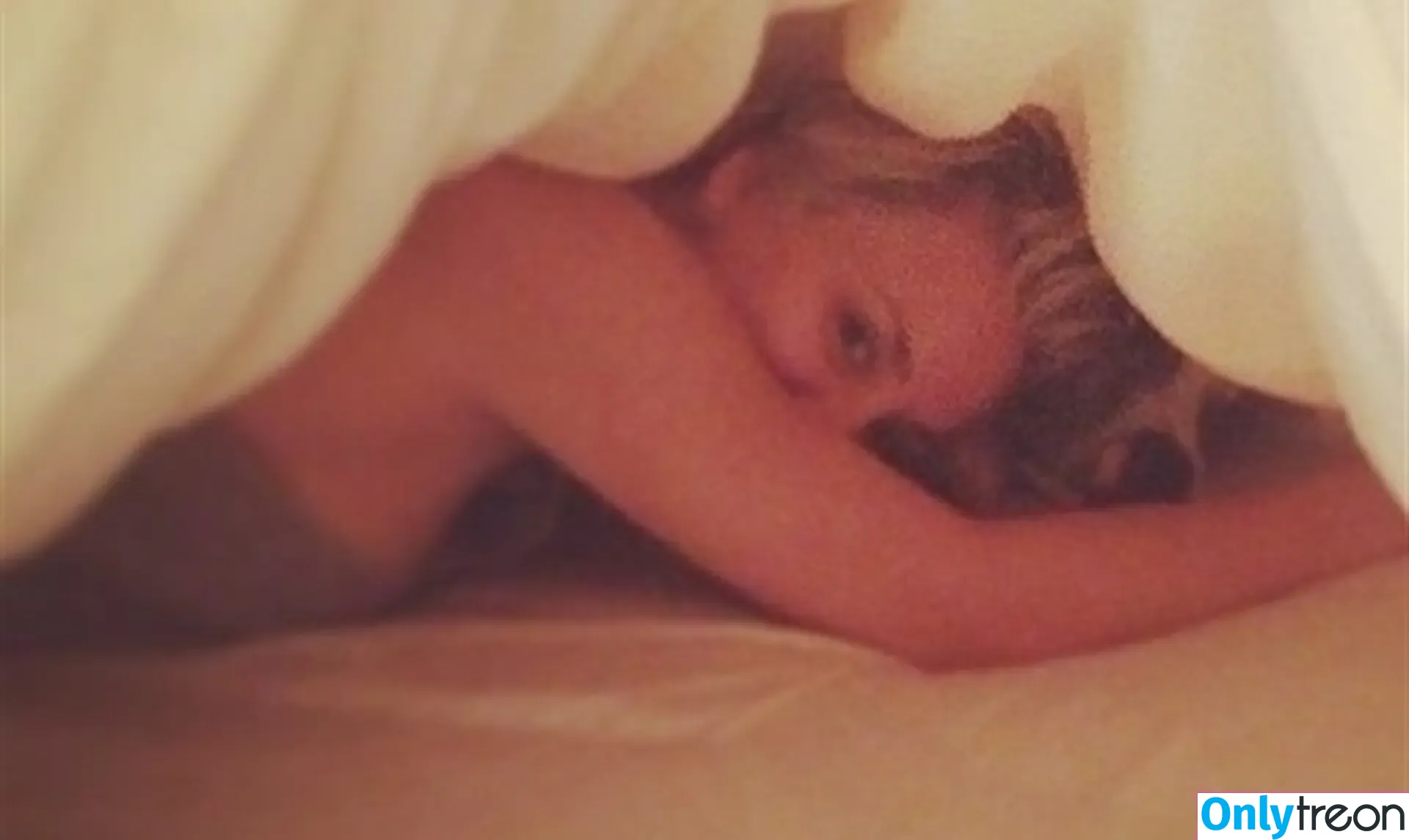 Kaley Cuoco голая photo #0761 (kaleycuoco)