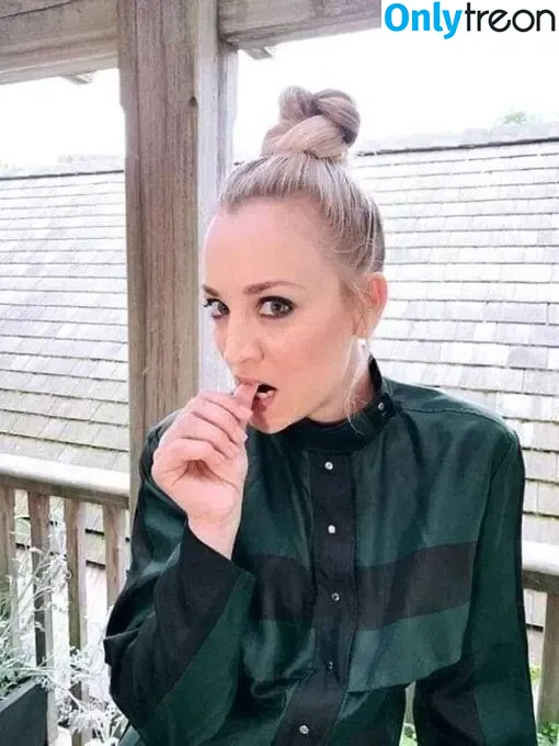 Kaley Cuoco голая photo #1141 (kaleycuoco)