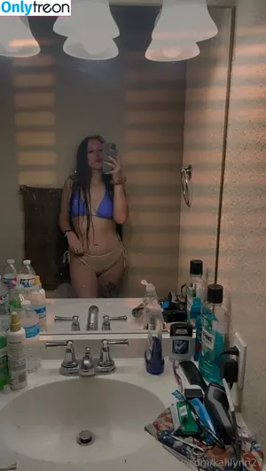 kalilynn27 / kal.cuttie nude photo #0015