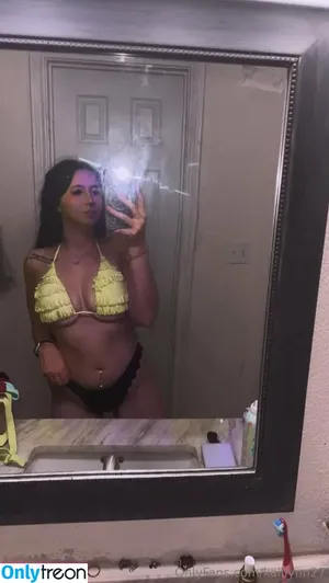kalilynn27 / kal.cuttie nude photo #0019