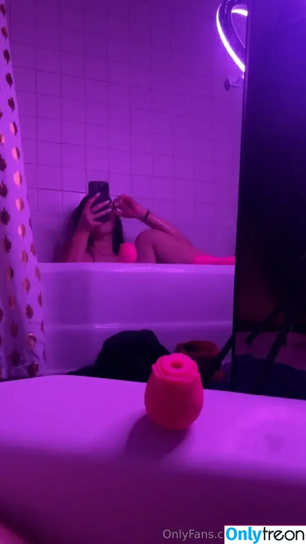 kalilynn27 nude photo #0026 (kal.cuttie)