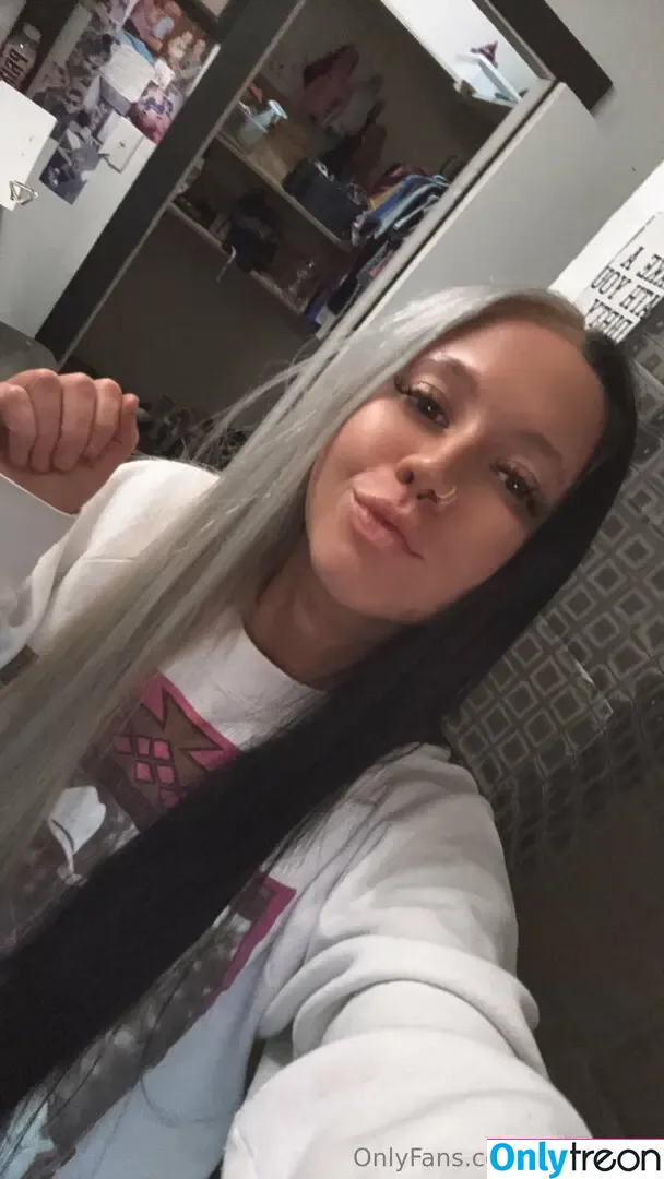 kalilynn27 nude photo #0060 (kal.cuttie)