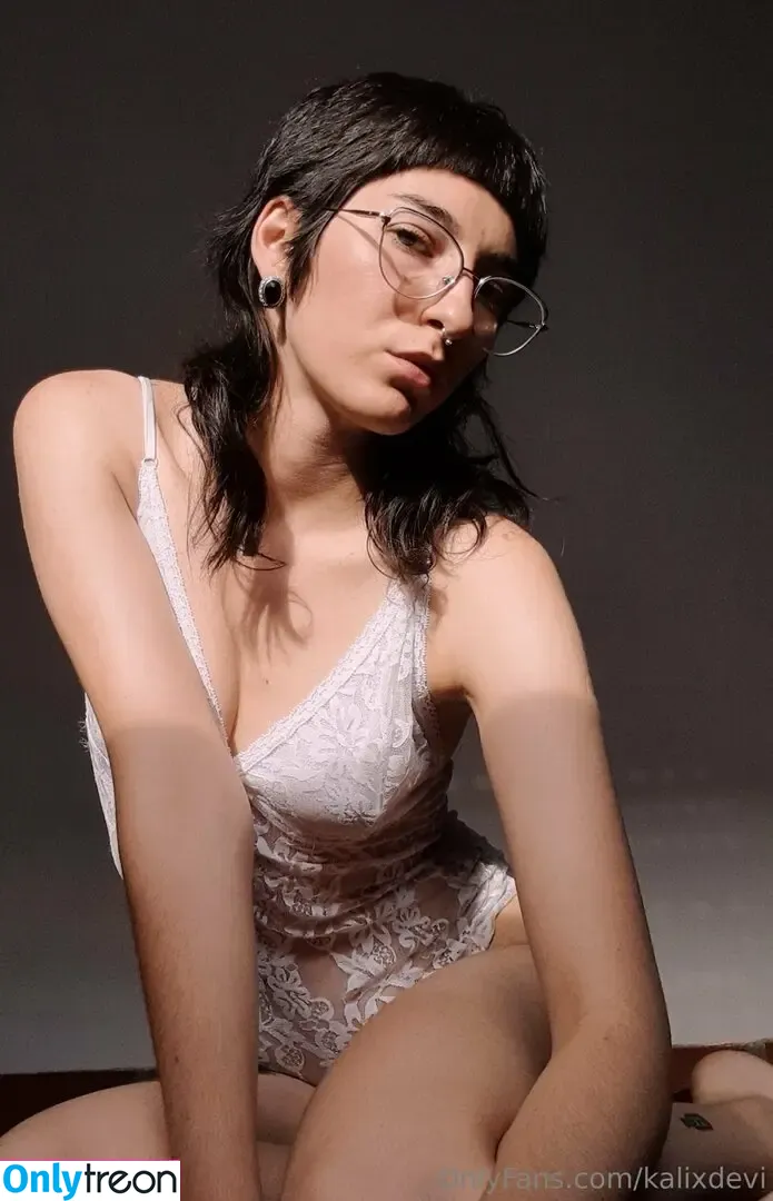 kalixdevi nude photo #0003 (kalixdevi)