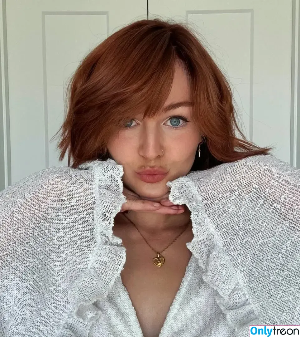 KallMeKris nude photo #0545 (kriscollins)