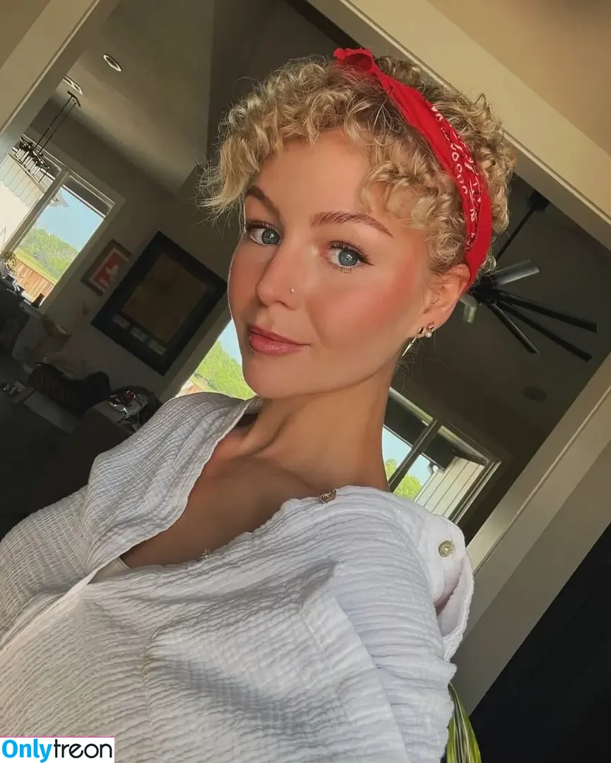 KallMeKris nude photo #0567 (kriscollins)